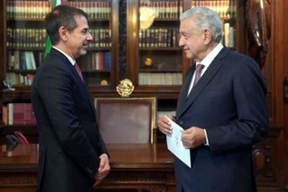 A 8 meses de haber anunciado una 'pausa' en la relación con España, AMLO recibió las cartas credenciales del Embajador español, Juan Duarte.