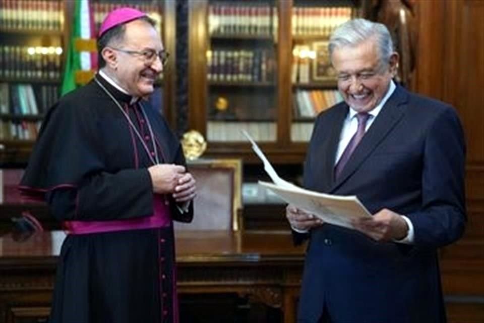 López Obrador también recibió las cartas credenciales del Nuncio Apostólico y Embajador del Estado de la Santa Sede, Joseph Spiteri, quien fue designado en julio pasado.