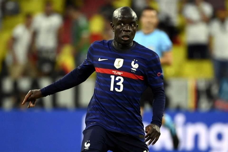 N'Golo Kanté durante la Euro 2020 con Francia; distintos medios ya dan como un hecho su baja para Qatar.