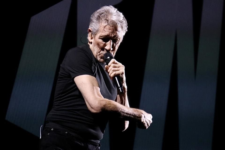 Roger Waters reclamó libertad para Julian Assange al tocar 'Déjà Vu'.