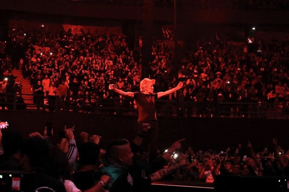 Roger Waters convirtió el Palacio de los Deportes en una experiencia sensorial.