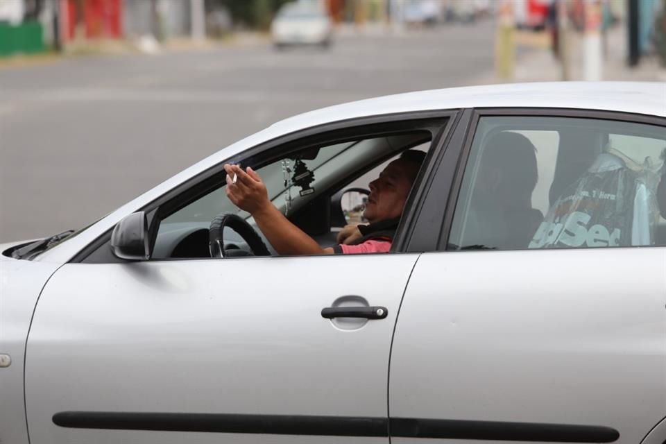 Los automovilistas que participen en arrancones o los que fumen mientras conducen, así como los 'influencers' que cierren vialidades, serán sancionados en Jalisco.