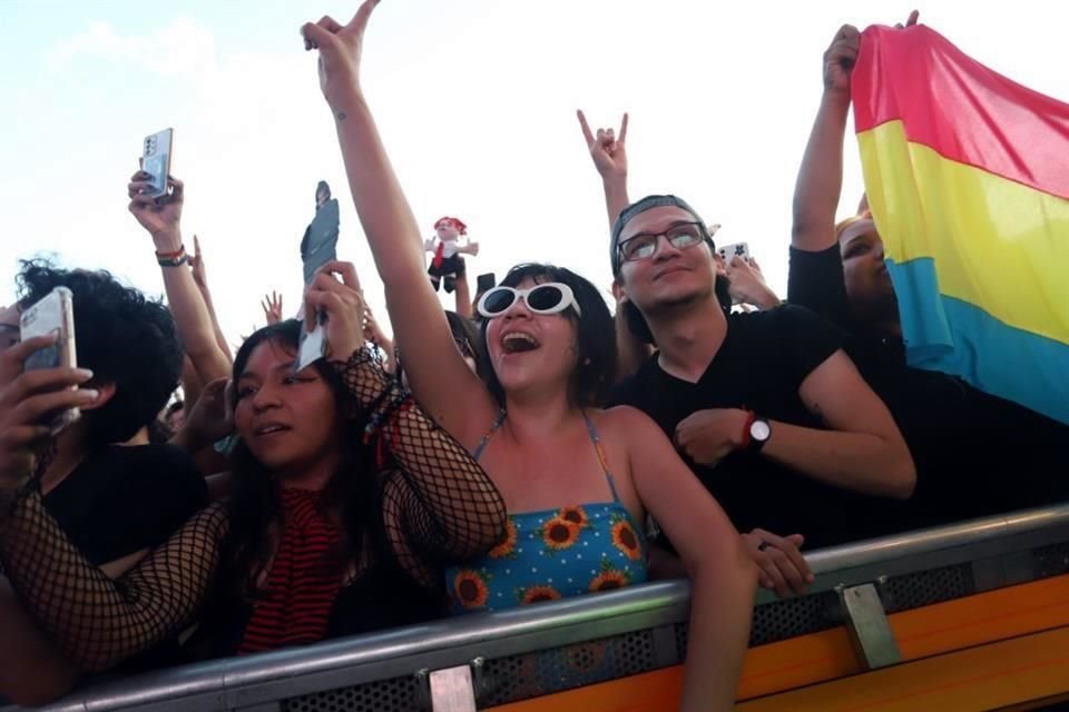 Un estruendo musical estalló en el Parque Fundidora y se transformó en una jungla de diversión que sucumbió a miles de fanáticos que vibraron con el Festival Live Out.