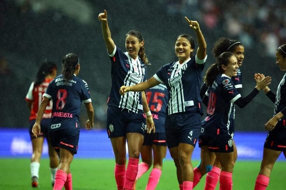Las imágenes de la victoria de Rayadas por 1-0 ante Chivas en el 'Gigante de Acero'.