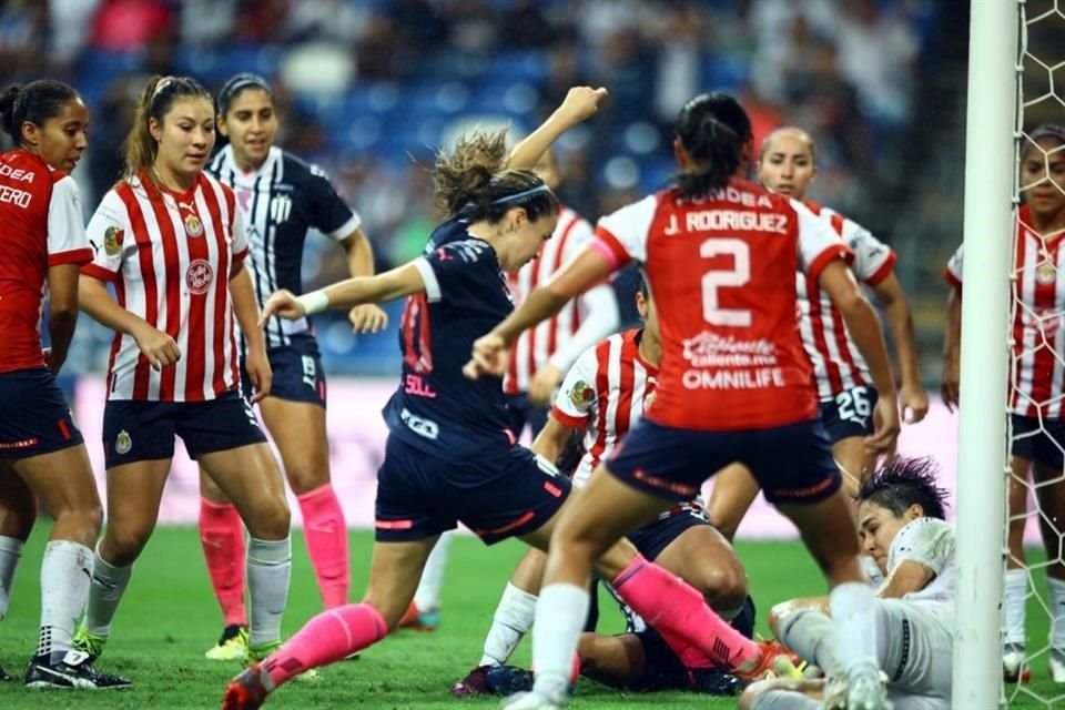 Las imágenes de la victoria de Rayadas por 1-0 ante Chivas en el 'Gigante de Acero'.