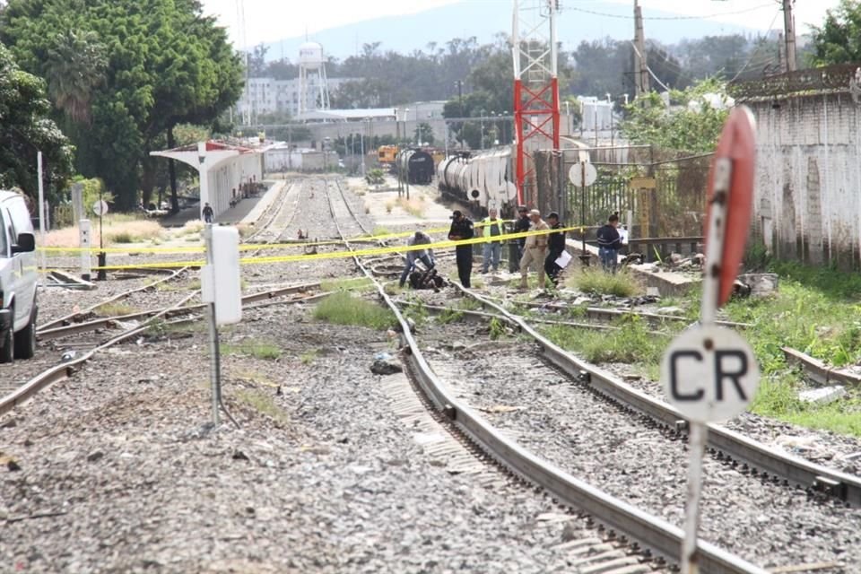 Un hombre fue encontrado muerto tras ser amputado por el ferrocarril, sobre las vías en Avenida Inglaterra, Colonia Morelos, en Guadalajara.