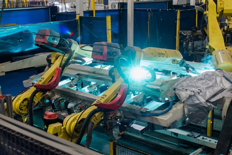 En Electric Mobility Center, planta ubicada en García, NL, Nemak produce carcasas de batería para vehículos 100 por ciento eléctricos.
