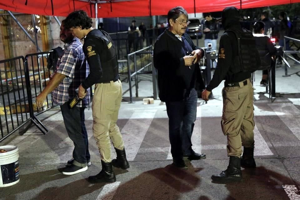 La implementación de detectores de metal tranquilizó a los asistentes.