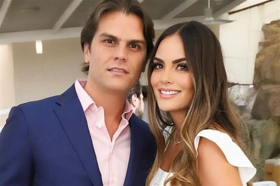 La ex Miss Universo, Ximena Navarrete, anunció su segundo embarazo con su esposo Juan Carlos Valladares.