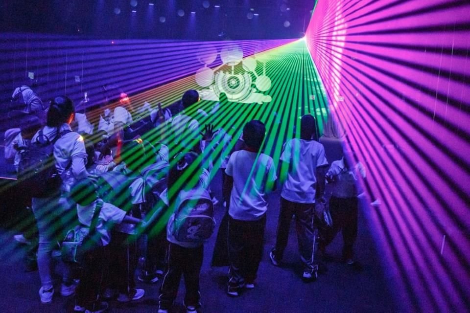 Flow Flow, La Fábrica de Sueños, es un espectáculo multisensorial.