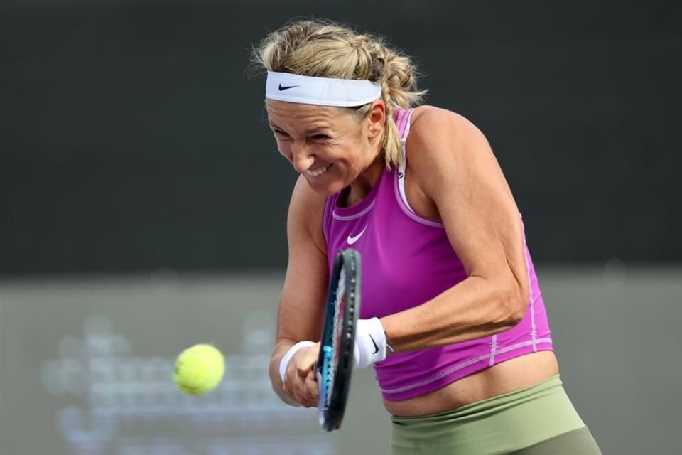 La ex número uno del mundo, Victoria Azarenka levanta la mano como una se las candidatas a llevarse el Guadalajara Open AKRON WTA 1000.