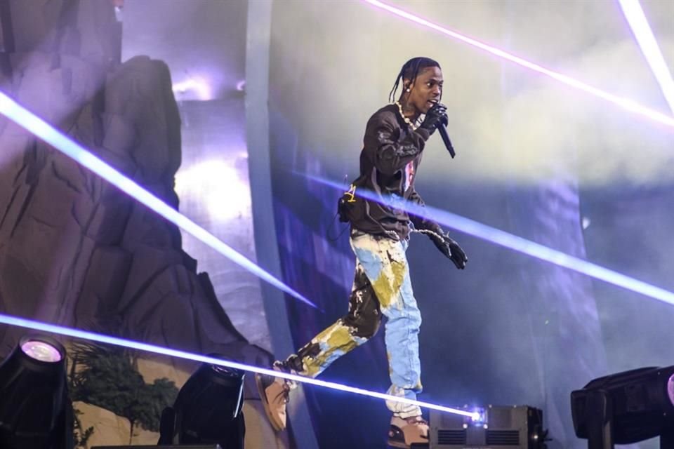 Una familia víctima de la tragedia ocurrida en el Festival Astroworld llegó a un acuerdo tras presentar una demanda contra Travis Scott.