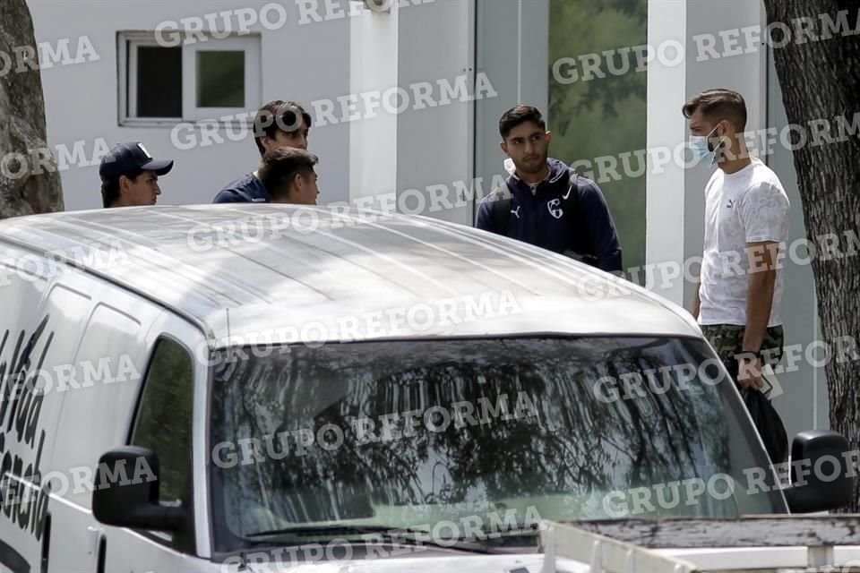Se dio tiempo para despedirse del personal del lugar, con el que charló algunos segundos.