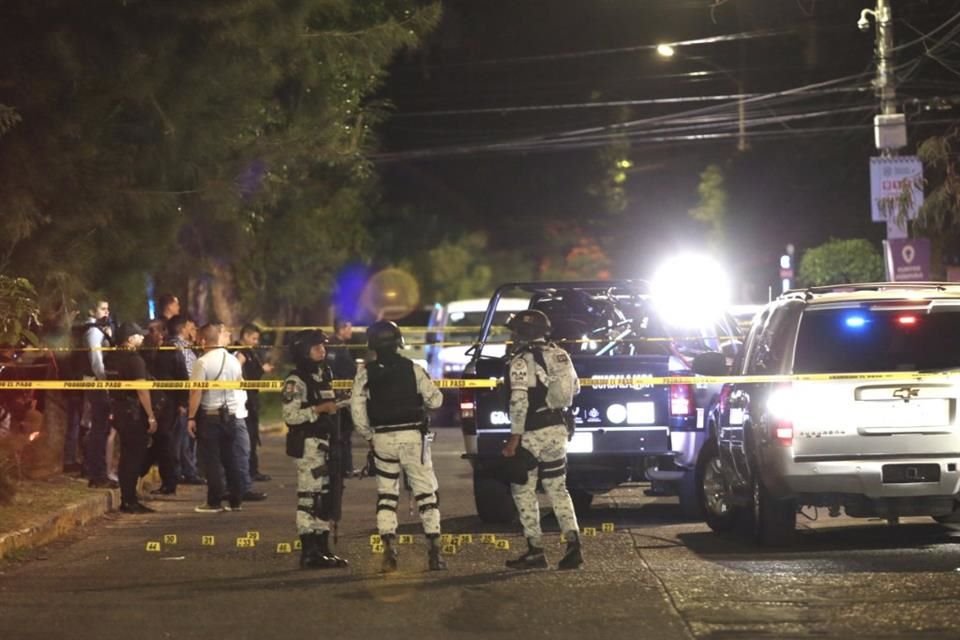 Un tiroteo en un restaurante de Lomas de Providencia dejó un saldo de tres personas muertas.