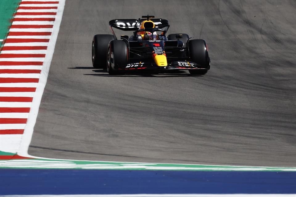 Max Verstappen durante la tercera práctica en el Circuito de las Américas.