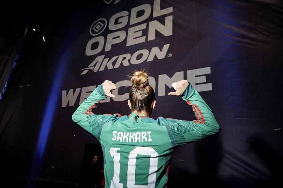 Maria Skkari posó con la playera de México que trae su apellido.