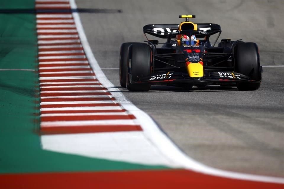 Checo Pérez tendrá que remontar varios lugares.