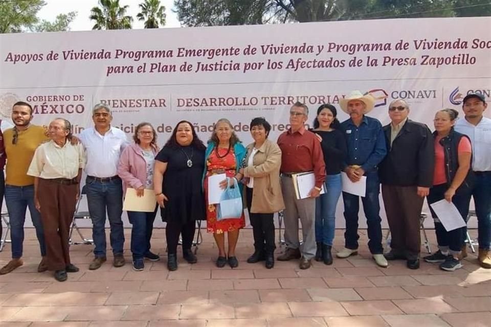 Funcionarios federales visitaron Temacapulín para entregar los apoyos a los habitantes de las tres comunidades amenazadas por la presa.
