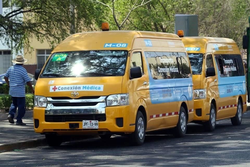 Las 23 camionetas que habían sido entregadas a escuelas del AMG, se reubicaron para el programa Conexión Médica en 2020.