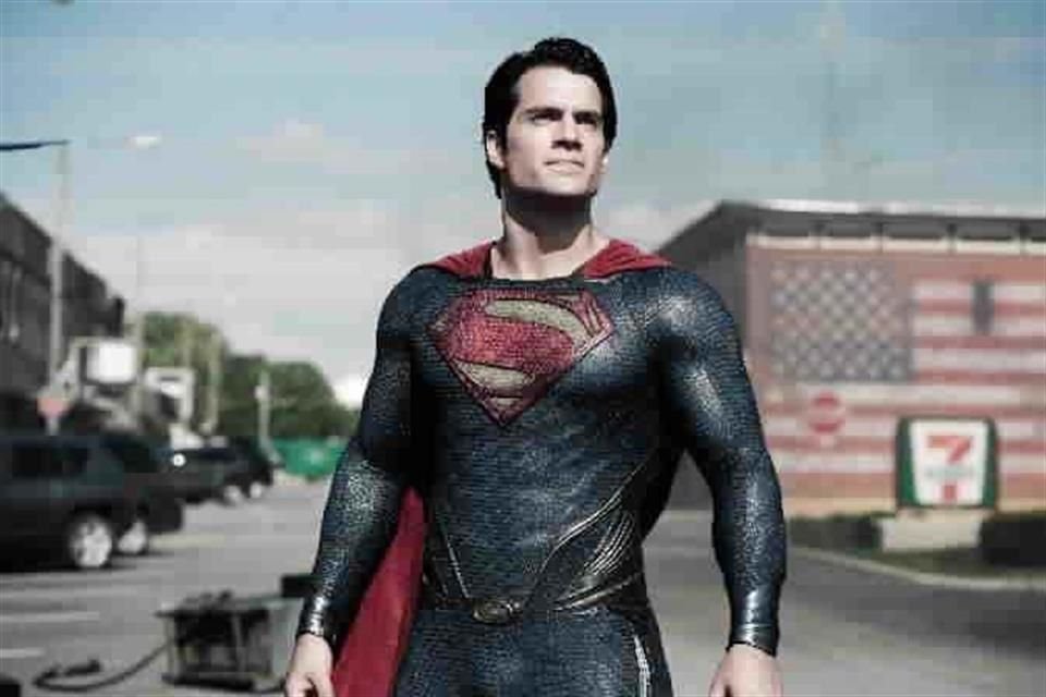 Henry Cavill anunció de manera oficial su regreso a las películas de DC como Superman.