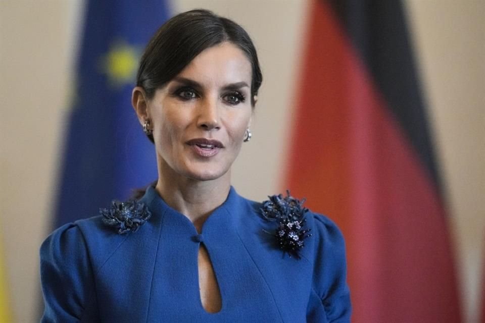 La Reina Letizia sorprendió con un pronunciado escote en la espalda, el cual dio cuenta del ejercicio de la monarca.