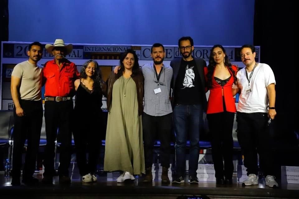 El equipo de la película 'Zapatos Rojos' durante su ponencia y presentación en el FICM.