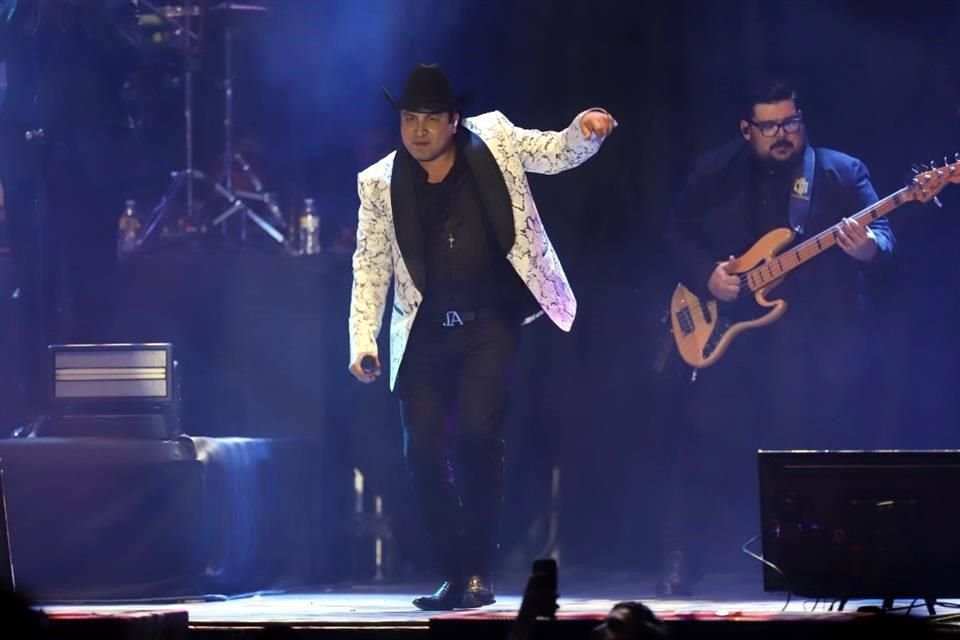 Julión Álvarez convocó a 20 mil tapatíos en el foro principal de Fiestas de Octubre, donde además ya agotó cuatro fechas en el palenque.