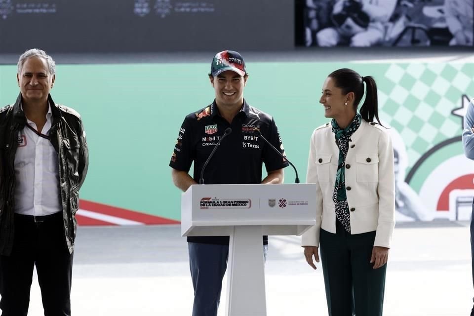 Checo Pérez está ilusionado con seguir corriendo en México.