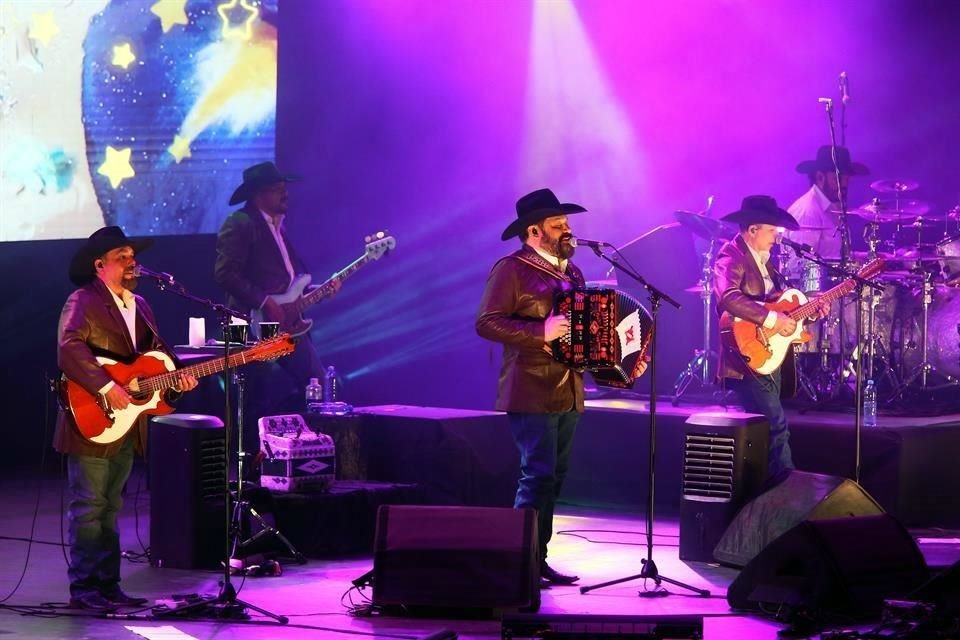 Intocable durante su presentación en Fiestas de Octubre.