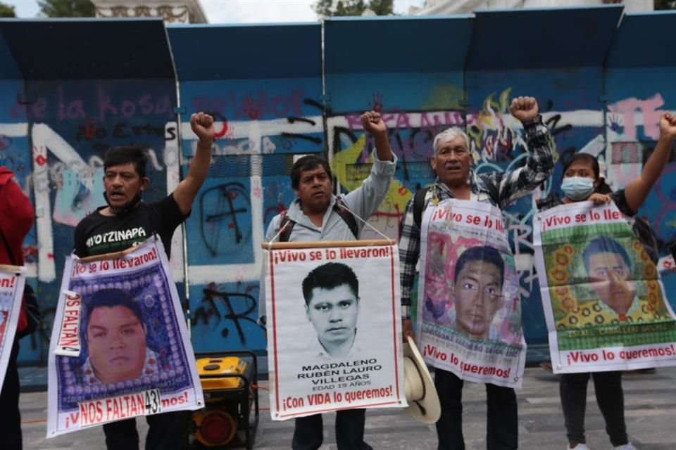 El abogado de los familiares de los 43 normalistas de Ayotzinapa condicionó su confianza en el Gobierno de México a cambio de reactivar órdenes de aprehensión canceladas.