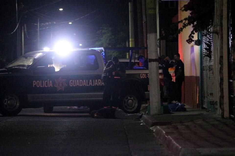 Un hombre salió a la tienda la noche del martes en la Colonia Magaña, en Guadalajara, y ya no volvió a casa, pues fue asesinado a balazos.