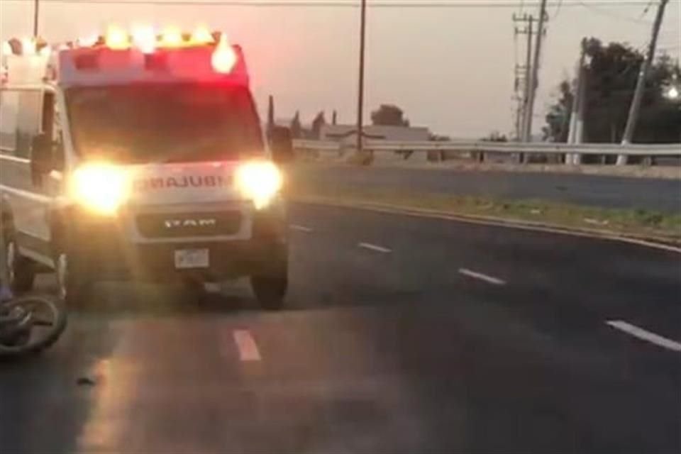 Un motociclista de 19 años perdió la vida, luego de protagonizar un percance vial la mañana de este miércoles en Zapopan.