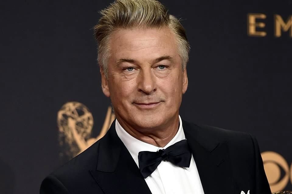 Un juez de Los Ángeles rechazó desestimar una demanda que acusa a Alec Baldwin de disparar imprudentemente contra Halyna Hutchins.