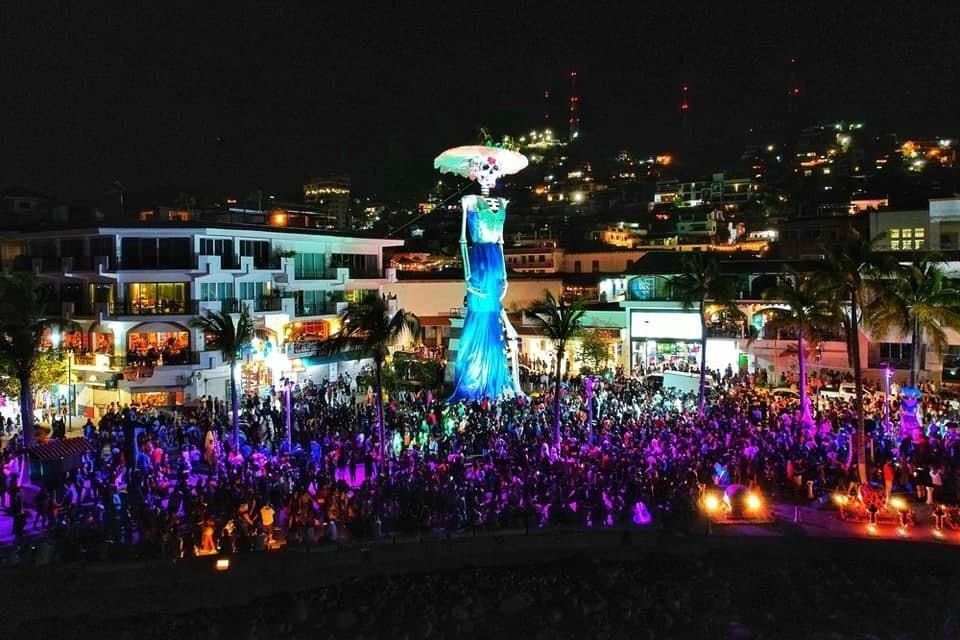 La Catrina de Puerto Vallarta rompió el 2 de noviembre el Récord Guinness como la catrina monumental más grande del mundo.