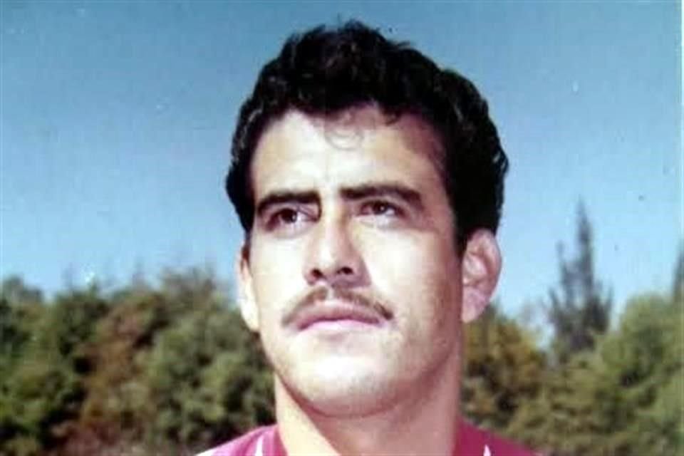 En su palmarés, el 'Tigre' ganó 7 títulos con el Guadalajara, además, fue reconocido por su trayectoria con el Rebaño y Selección Mexicana al ingresar al Salón de la Fama en 2017.