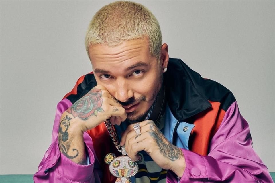 J Balvin recibió el Premio Impacto Latino en la sede de la ONU por su contribución a la salud mental a través de su app 'OYE'.