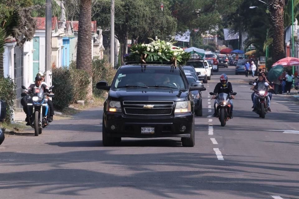 El funeral de la joven fue realizado ayer en el panteón civil de San Nicolás Tolentino, en Iztapalapa.