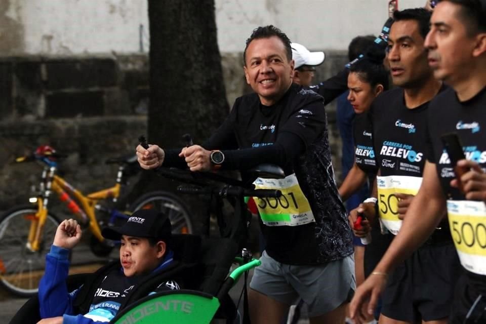 El Alcalde Pablo Lemus acudió desde temprano.