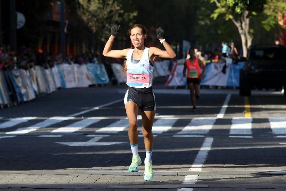 Isabel Guadalupe Oropeza, tercer lugar del Maratón de Guadalajara.