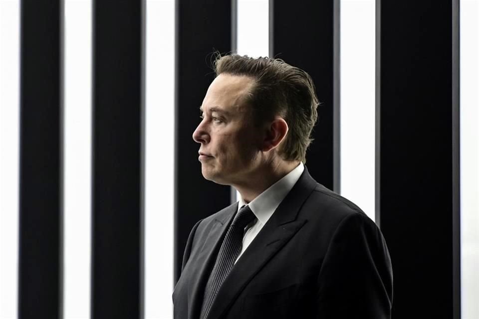 Elon Musk criticó a Apple la semana pasada, diciendo que la empresa prácticamente había dejado de publicitarse en Twitter y había amenazado con retirar el sitio de su App Store. 