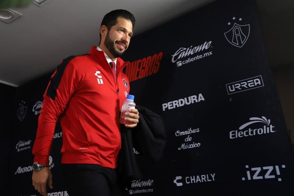 El plantel del Atlas se encuentra aún de vacaciones, sin embargo, su técnico Benjamín Mora trabaja en la planeación de la pretemporada del torneo Clausura 2023.