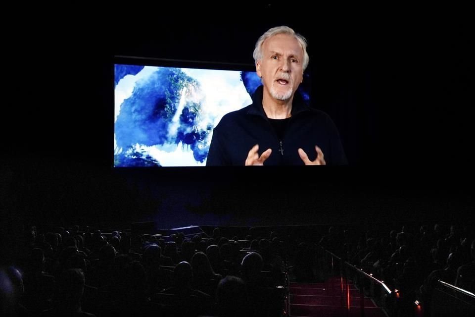 El director James Cameron dijo que escribió un guion de 130 páginas para una secuela de Avatar muy ambiciosa, la cual tuvo que desechar.