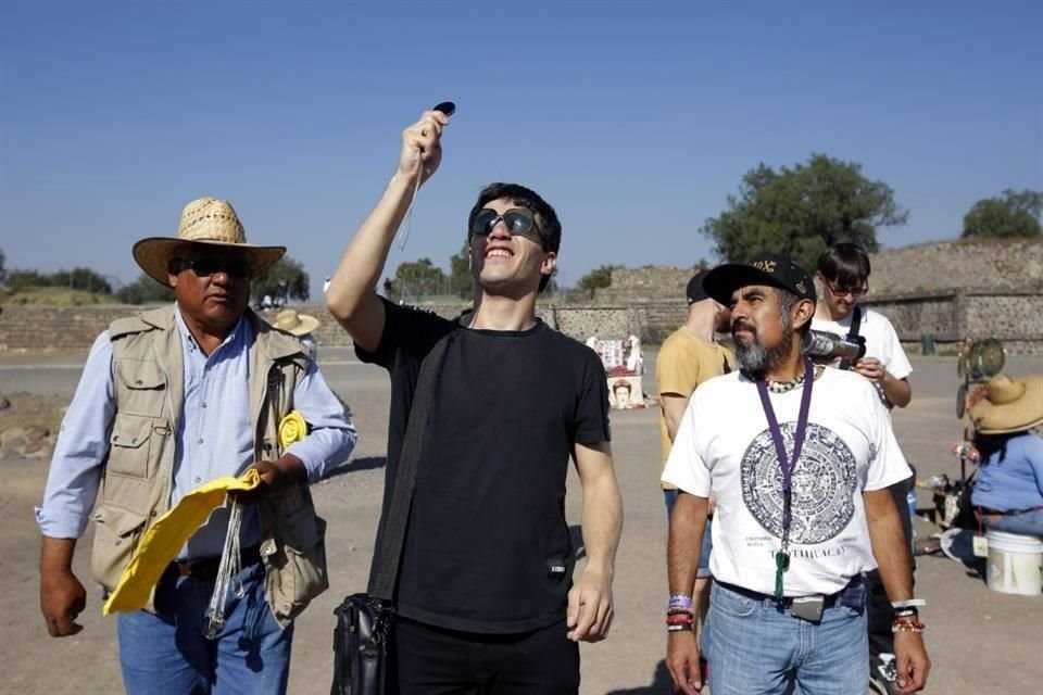 Los integrantes de la dupla argentina de electrorrock Peces Raros, que brindó un concierto en House of Vans, expresaron su alegría por conocer de cerca una cultura que siempre les había interesado.