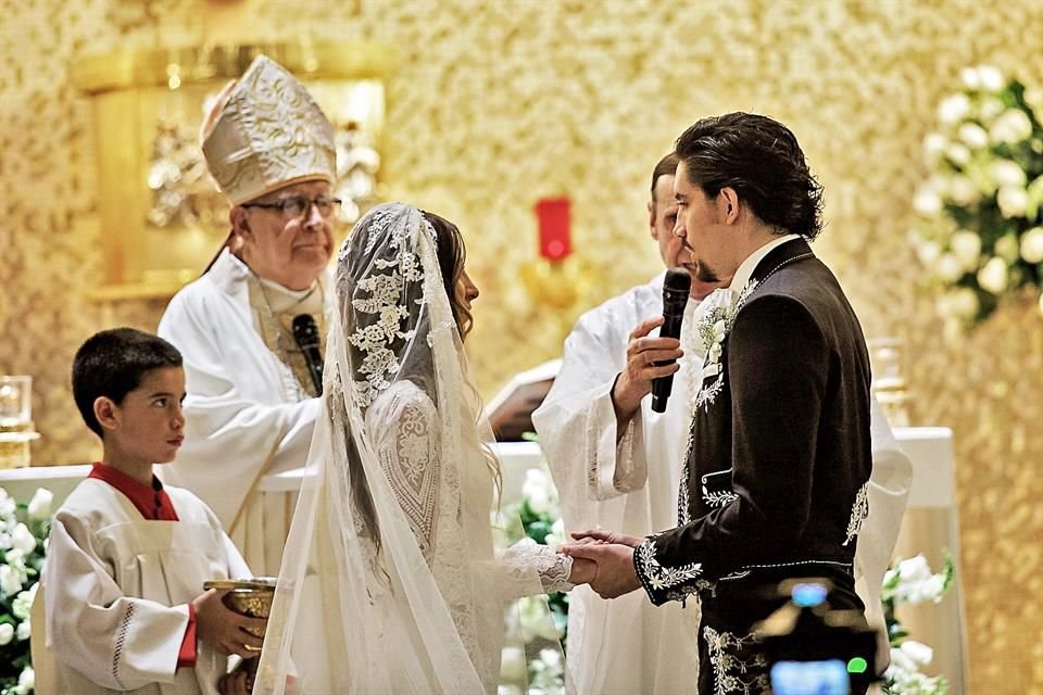 La ceremonia religiosa se realizó en la Parroquia de San Juan Macías, en Zapopan.