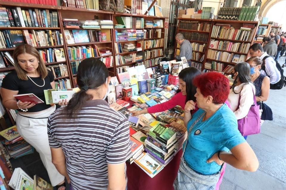 Este sábado comenzó la primera jornada de la doceava edición de la Feria del Libro Usado y Antiguo de Guadalajara.