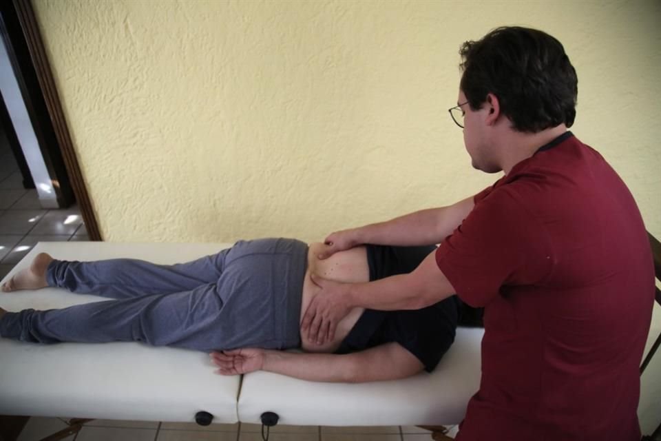 La columna vertebral, desde cuello hasta el coxis, y articulaciones son las partes del cuerpo que más pueden verse afectadas.