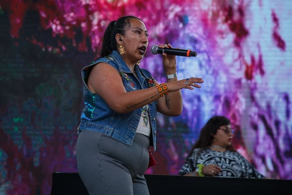 Mare Advertencia durante la presentación en el Festival Portamérica latitudes México.