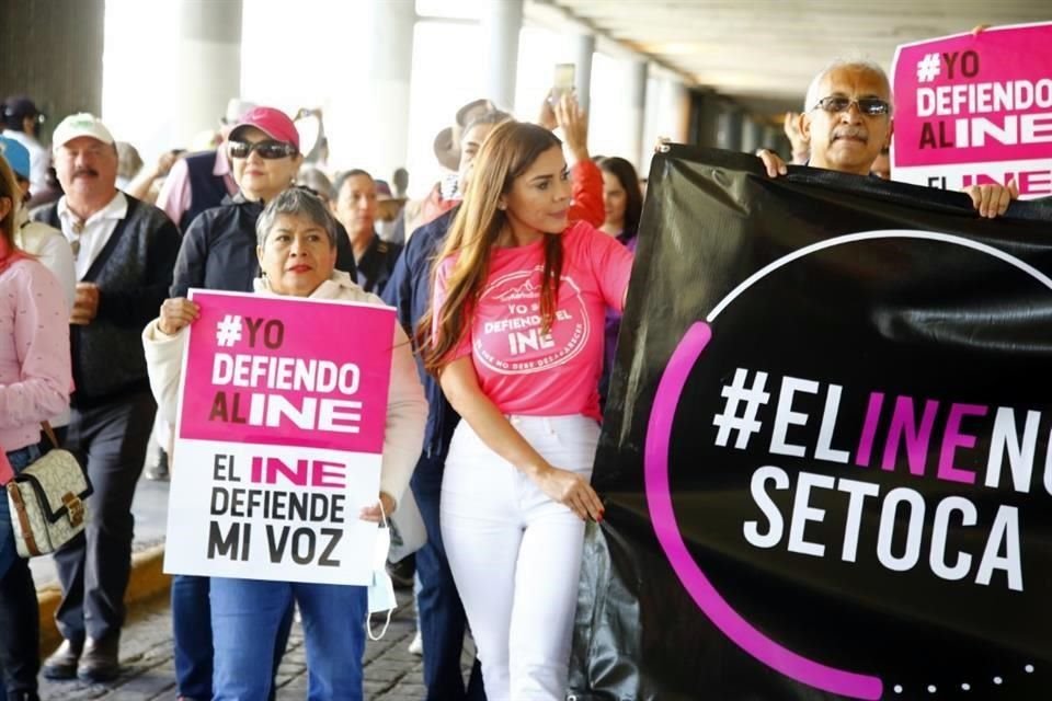 Karina Barrón, Diputado federal del PRI.