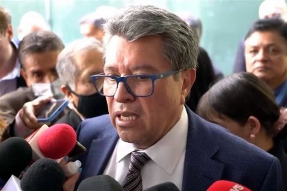 El coordinador de Morena, Ricardo Monreal, en entrevista en la sede del Senado.