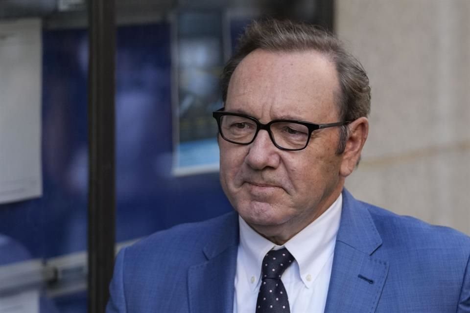 Kevin Spacey tiene nuevos cargos por agresión sexual contra un hombre en Reino Unido, según informó la justicia británica.